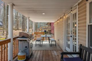 Poconos Getaway w Firepit Lake Access Near Jack Frost Big Boulder Ski - Pocono Lake - 6