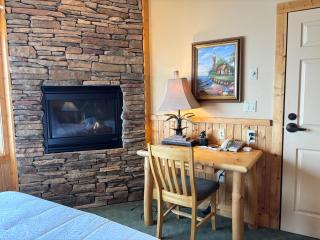 Amazing Lake View 2 Queen Bed Studio & Heated Pools - Two Harbors - 8