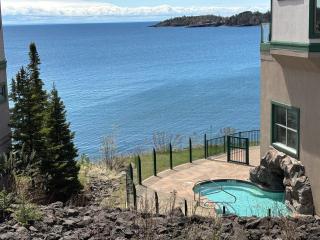 Amazing Lake View 2 Queen Bed Studio & Heated Pools - Two Harbors - 3