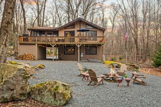 Atlas Point Lodge Sauna Fireplaces Kayaks Lakes Pet-Friendly Yard - Pocono Lake - 0