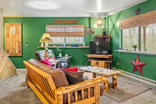 Atlas Point Lodge Sauna Fireplaces Kayaks Lakes Pet-Friendly Yard - Pocono Lake - 2
