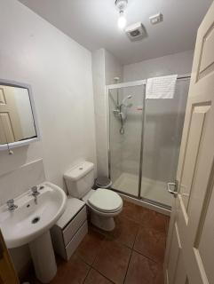 Spacious 5BR Work-Ready Comfort - Belfast - 1
