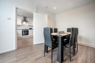 Exclusive Offers I 5 Bedroom House I Free Parking I Sleeps 10 I Elevate Living Estates Short Lets & Serviced Apartments - - 7
