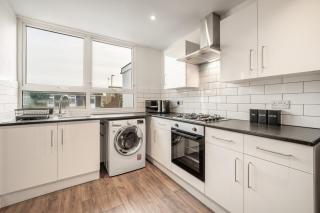 Exclusive Offers I 5 Bedroom House I Free Parking I Sleeps 10 I Elevate Living Estates Short Lets & Serviced Apartments - - 4
