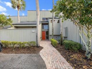 9867 Sawgrass Dr E, Ponte Vedra Bch, Fl 32082 - 3