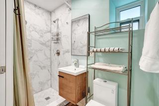 Charming Beachside Studio - Steps to the Beach - Hollywood - 7
