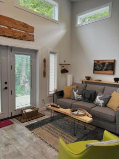 Tiny House with Hot Tub, close to golf and skiing!! - 9