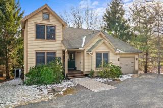 Mountain Escape with Game Room Balcony Stunning Views in the Poconos Christina - Tannersville - 9