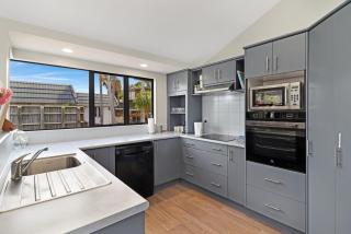 Aqua Vista - family home with a view - 6