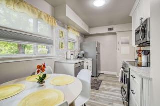 Pine Hollow Cozy Downtown Stay w Fire Pit - 7