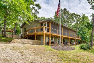Truman Lake Retreat Large Deck and On-Site Fishing! - Clinton - 0
