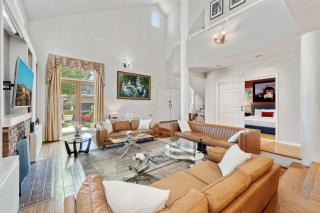 #1 Location-Family-Friendly 5BR-Yard-Gym-Parking - Los Angeles - 4