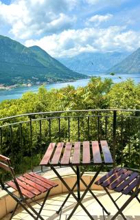 Sea and Mountain View - Cozy Pool Flat - Sleeps 6 - Dobrota - 9
