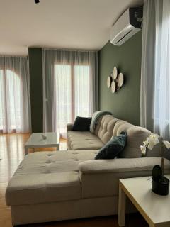 Sea and Mountain View - Cozy Pool Flat - Sleeps 6 - Dobrota - 0