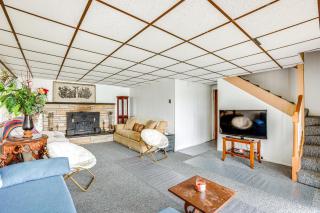 Lakefront Group Getaway with Dock in Baldwin! - Baldwin - 7