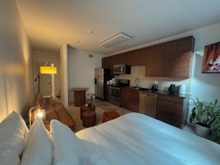 Elegant Suite at Marina-Venice Beach with Pool, Jacuzzi, GYM by Holisticā Retreats - Los Angeles - 8