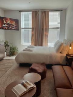 Elegant Suite at Marina-Venice Beach with Pool, Jacuzzi, GYM by Holisticā Retreats - 0