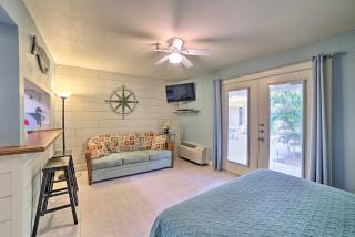 Walk to Padre Beach Studio with Hot Tub Access - Corpus Christi - 1