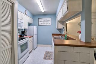 Walk to Padre Beach Studio with Hot Tub Access - Corpus Christi - 1