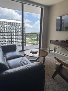 Lovely Downtown Doral - 2