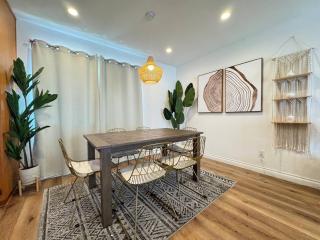 Hollywood Habitat - BR11-WH - 8