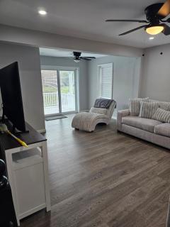 Charming Twin Ponds Estate On 27 Acres - Woodbourne - 8