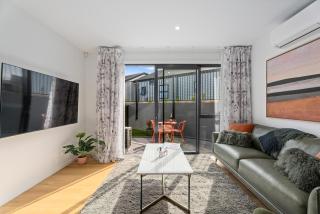 Explore Wanaka - Mountain Views, Riverside Locale - Albert Town - 0