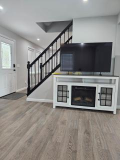 Charming Twin Ponds Estate On 27 Acres - Woodbourne - 2
