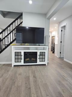 Charming Twin Ponds Estate On 27 Acres - Woodbourne - 1