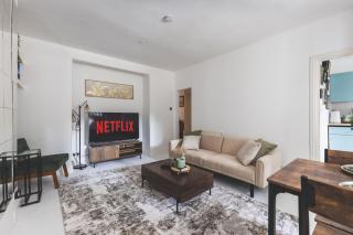 Sleeps 6! Cozy Kensington Flat, 4 Mins To Station!! - London - 1