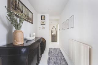 Sleeps 6! Cozy Kensington Flat, 4 Mins To Station!! - London - 3