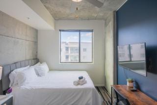 Posh 2BD - Central DT - Gym, Pool, Parking -Sleep 8 - Phoenix - 4