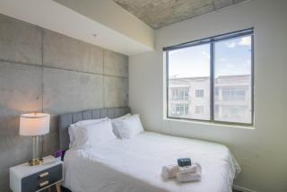 Posh 2BD - Central DT - Gym, Pool, Parking -Sleep 8 - Phoenix - 5