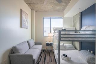 Posh 2BD - Central DT - Gym, Pool, Parking -Sleep 8 - Phoenix - 1