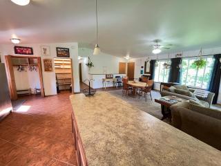 Cozy Palmer Retreat with Steam Sauna and Playground - Palmer - 3