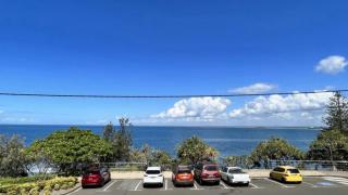 Waterfront, Excellent Ocean & Shipping Lane View - Caloundra - 8