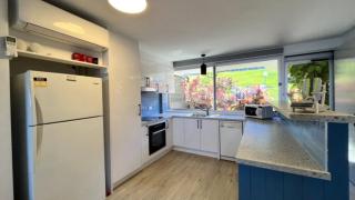 Waterfront, Excellent Ocean & Shipping Lane View - Caloundra - 5