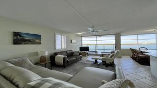 Absolute Waterfront With Rooftop! - Caloundra - 7