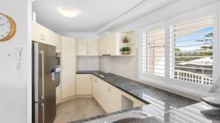 The Entrance Unit 5 - Kawana Waters - 3
