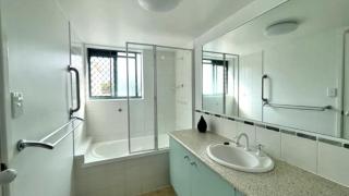Ocean Crest Unit 7 - Caloundra - 2