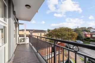 Bright 2-Bed Flat with Balcony in Vaucluse - Sydney - 5