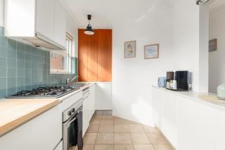 Bright 2-Bed Flat with Balcony in Vaucluse - Sydney - 2