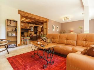 Spacious farmhouse with private heated pool in a rustic garden - Nantheuil - 6