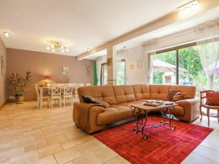 Spacious farmhouse with private heated pool in a rustic garden - 1