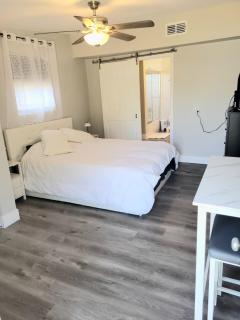 Charming 1 bed suite with AC and WiFi in Lakeland - 7