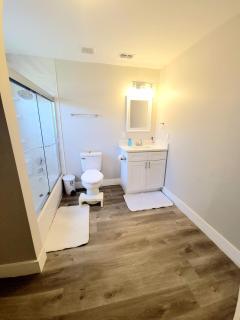 Charming 1 bed suite with AC and WiFi in Lakeland - 3