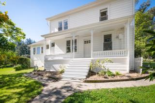 Sebastopol Farmhouse on 3 acres, fiber, kid friendly - 0
