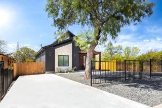 Casita Tejas! Dowtown, The Pearl, Frost Center - San Antonio - 9