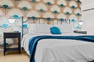 The Gatsby Carriage House Luxe Stay w Game Room - Louisville - 8