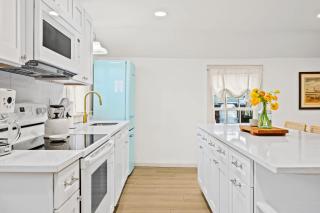 The Gatsby Carriage House Luxe Stay w Game Room - Louisville - 6